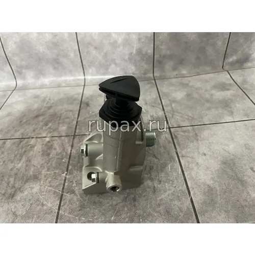 Кронштейн-подкачка топливного фильтра 924015.2349 Kalmar/DRG/DRF/DRT/400/420/450